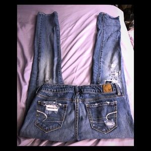 American eagle size 2 distressed jeans.